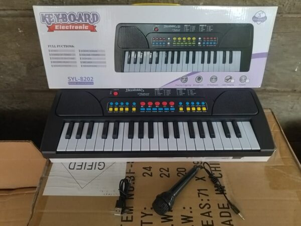 37 KEYS ELECTRONIC KEYBOARD ksh 2300